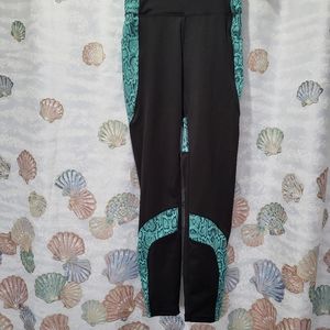 Pop Fit black and green leggings with side pockets